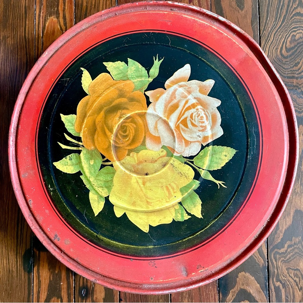 Vtg Large ROSES TIN 🌹